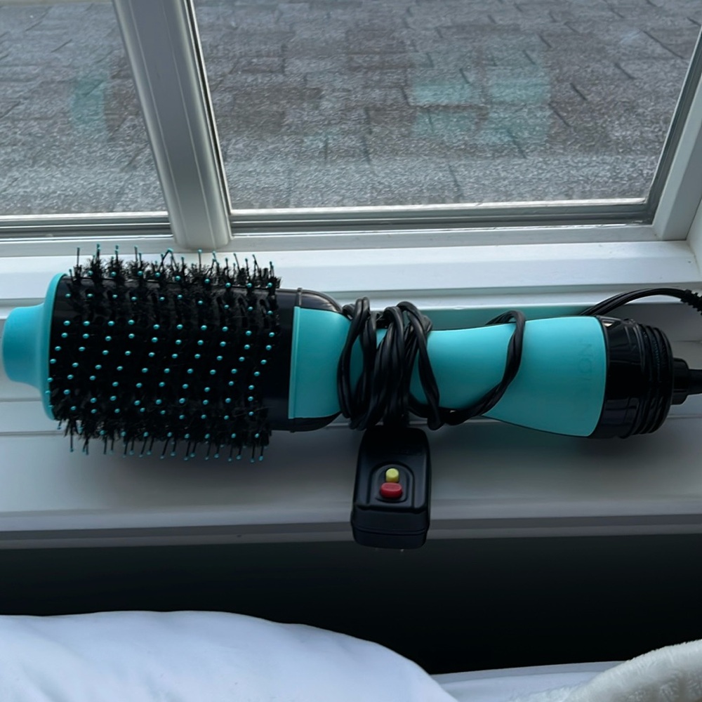 Revlon blow out tool
